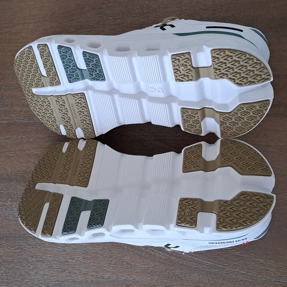 On Cloudrunner 2 - Color: White / Green - Size: Women 9.5 - Picture 8 of 9